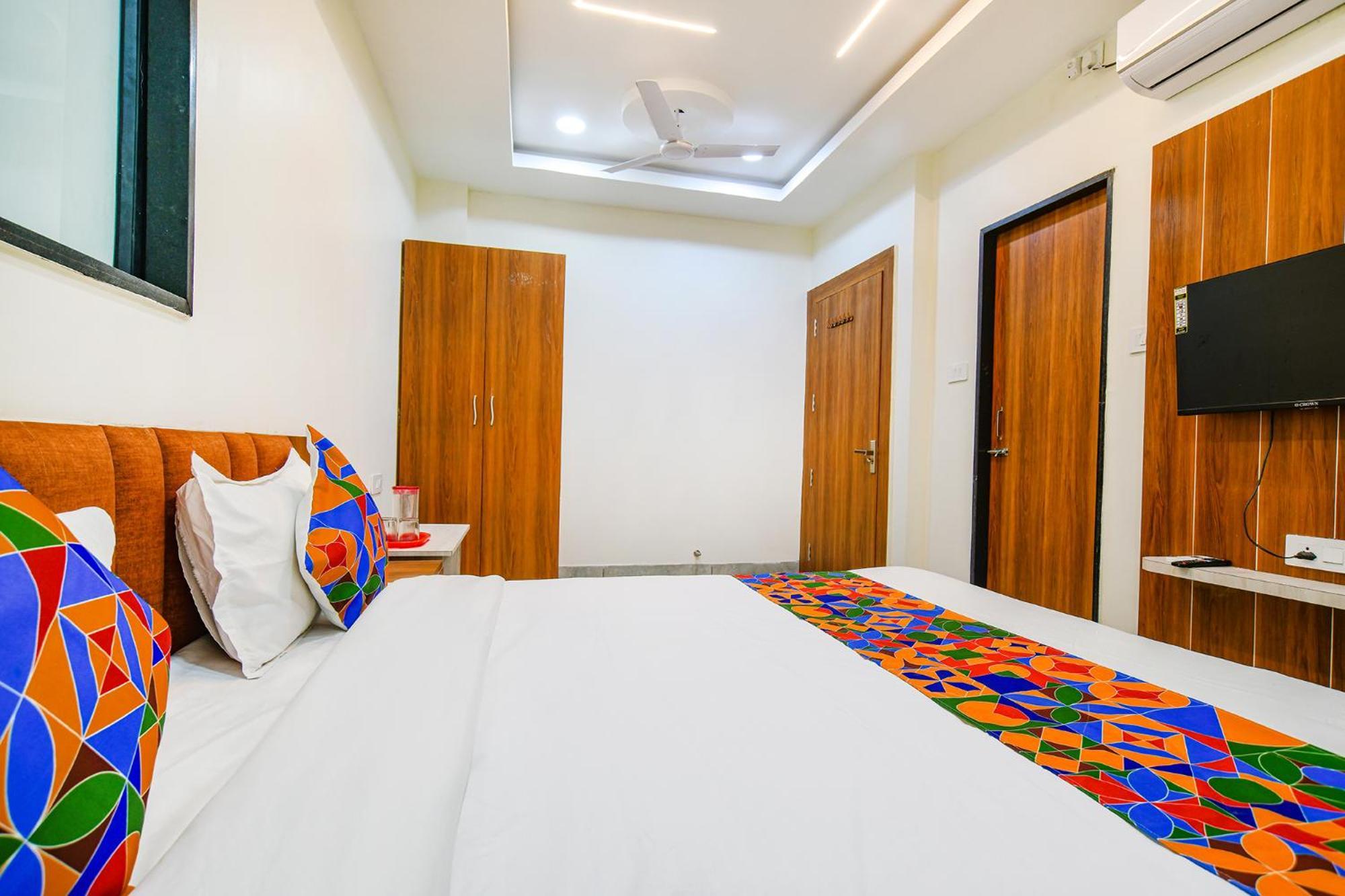 Fabhotel Shree Nakoda Paradise 乌贾因 外观 照片
