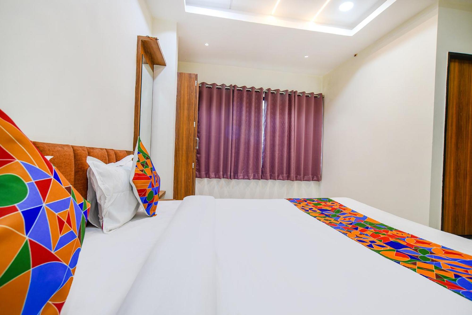 Fabhotel Shree Nakoda Paradise 乌贾因 外观 照片