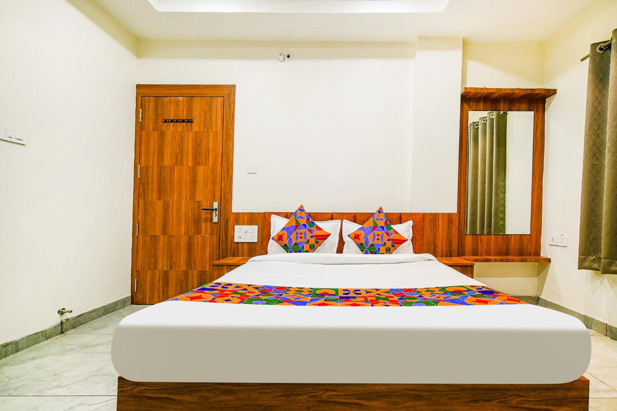 Fabhotel Shree Nakoda Paradise 乌贾因 外观 照片