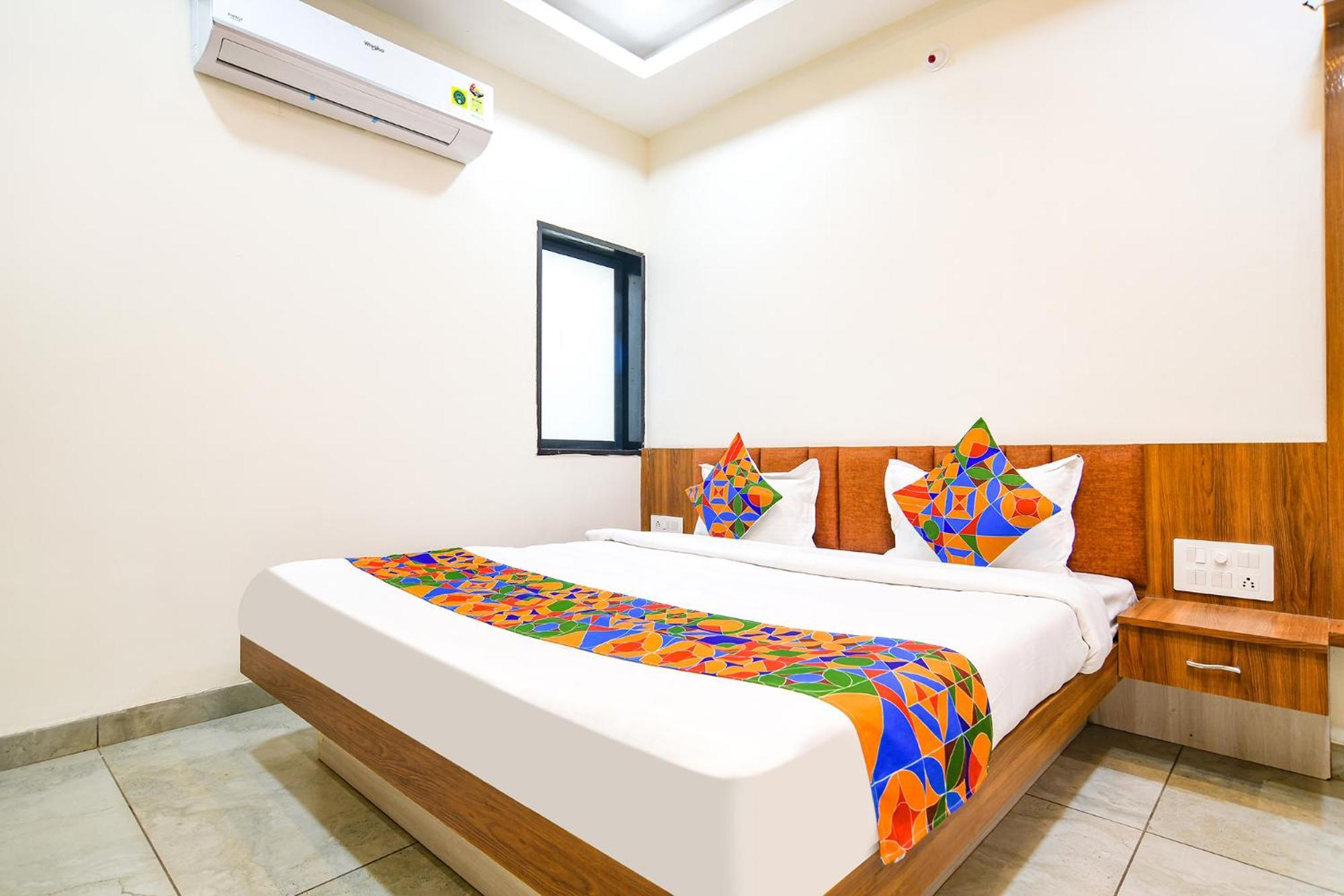 Fabhotel Shree Nakoda Paradise 乌贾因 外观 照片