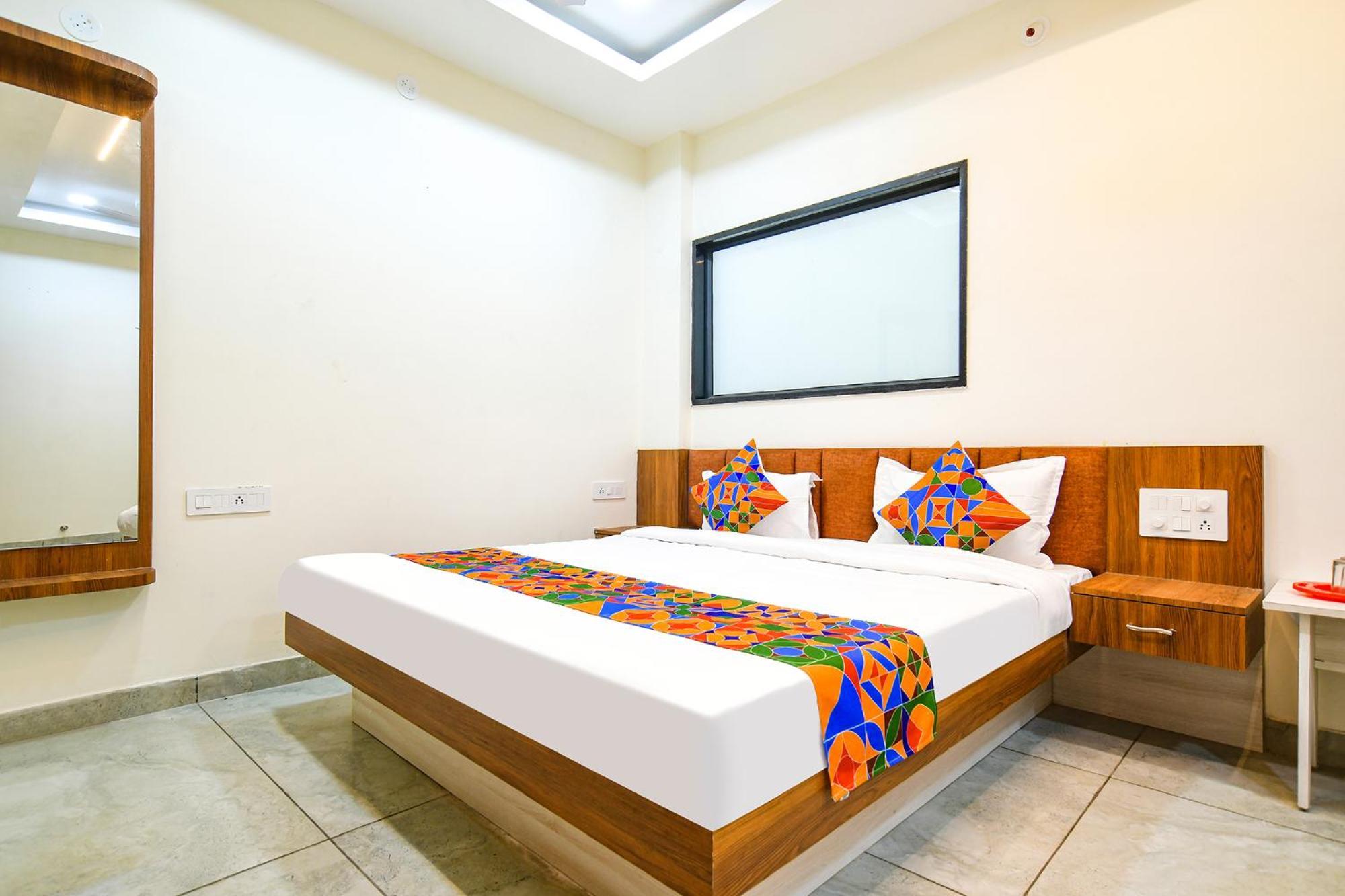 Fabhotel Shree Nakoda Paradise 乌贾因 外观 照片