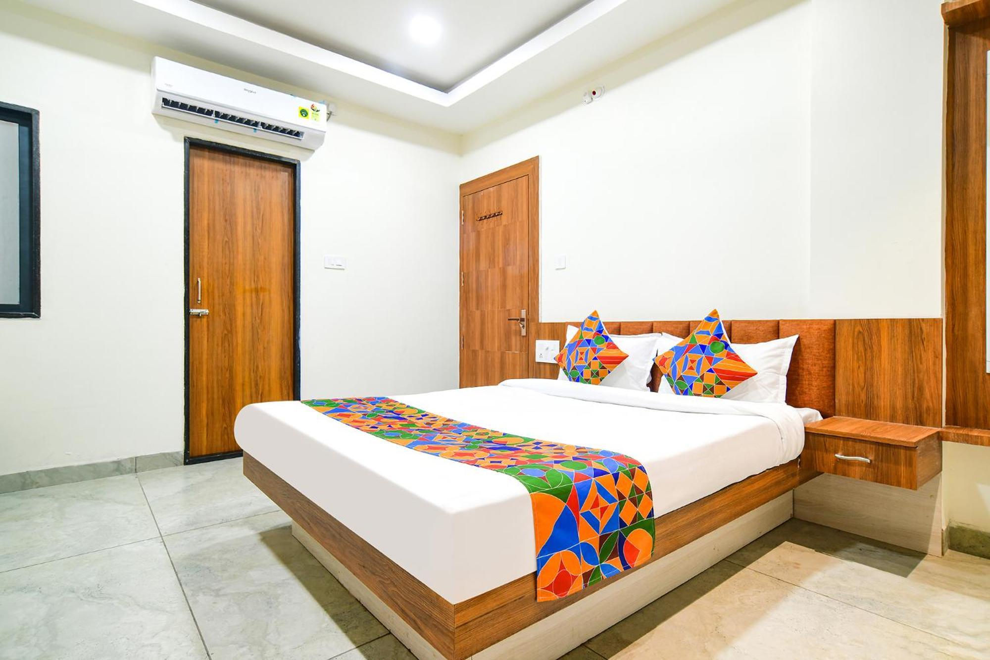 Fabhotel Shree Nakoda Paradise 乌贾因 外观 照片
